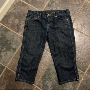 Tommy Hilfiger Classic Dark Wash Denim Capri
Jeans Women's Size 4